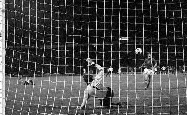 Jej veličenstvo – FUTBALOVÁ PENALTA