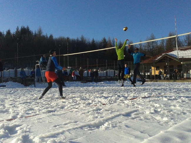 Snowvolejbal v Bardejove – BROsport.sk