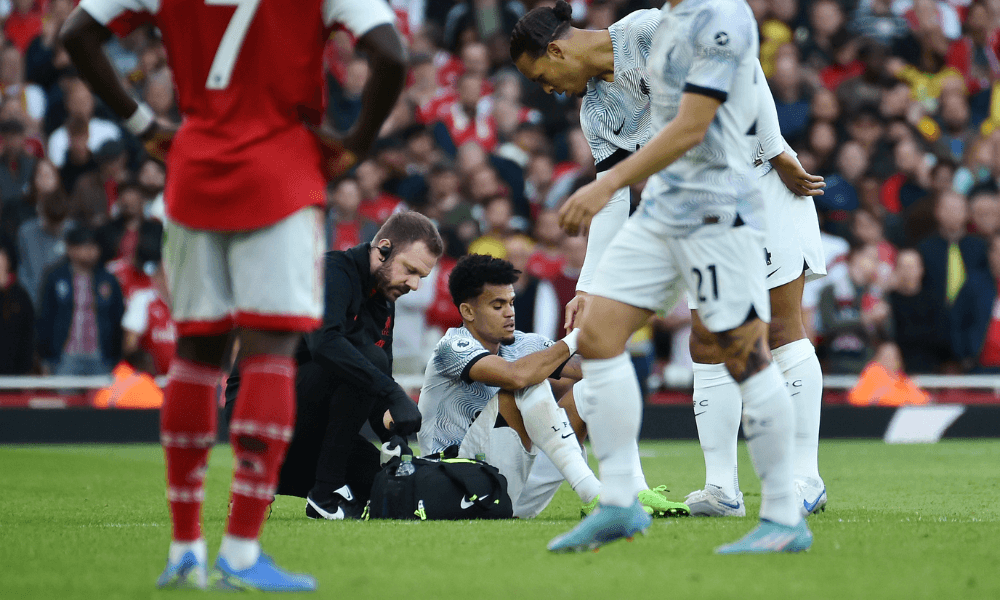 Zranený Luis Diaz v zápase Arsenal - Liverpool